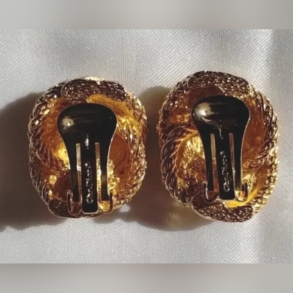 Vintage CHRISTIAN DIOR gold tone twisted KNOT pavé rhinestone earrings clip ons - Picture 6 of 12